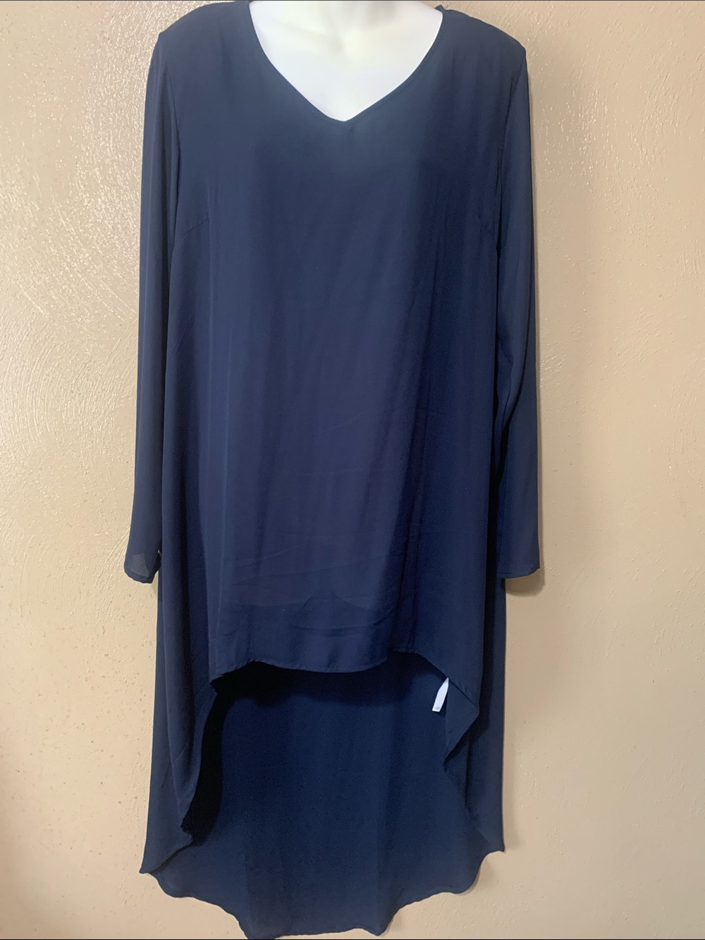 Chico’s Flowing Navy High-Low V-Neck Top with Long Sleeves NWT